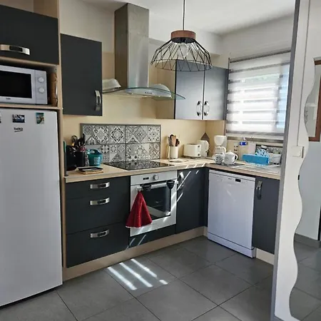 Lägenhet De Charme , Royan, Proche Avec Balcon. *