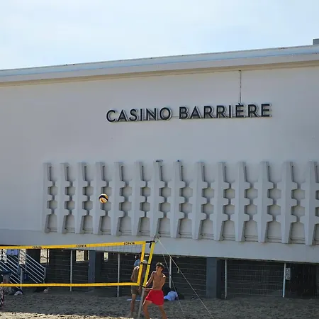 De Charme , Royan, Proche Avec Balcon. Apartament